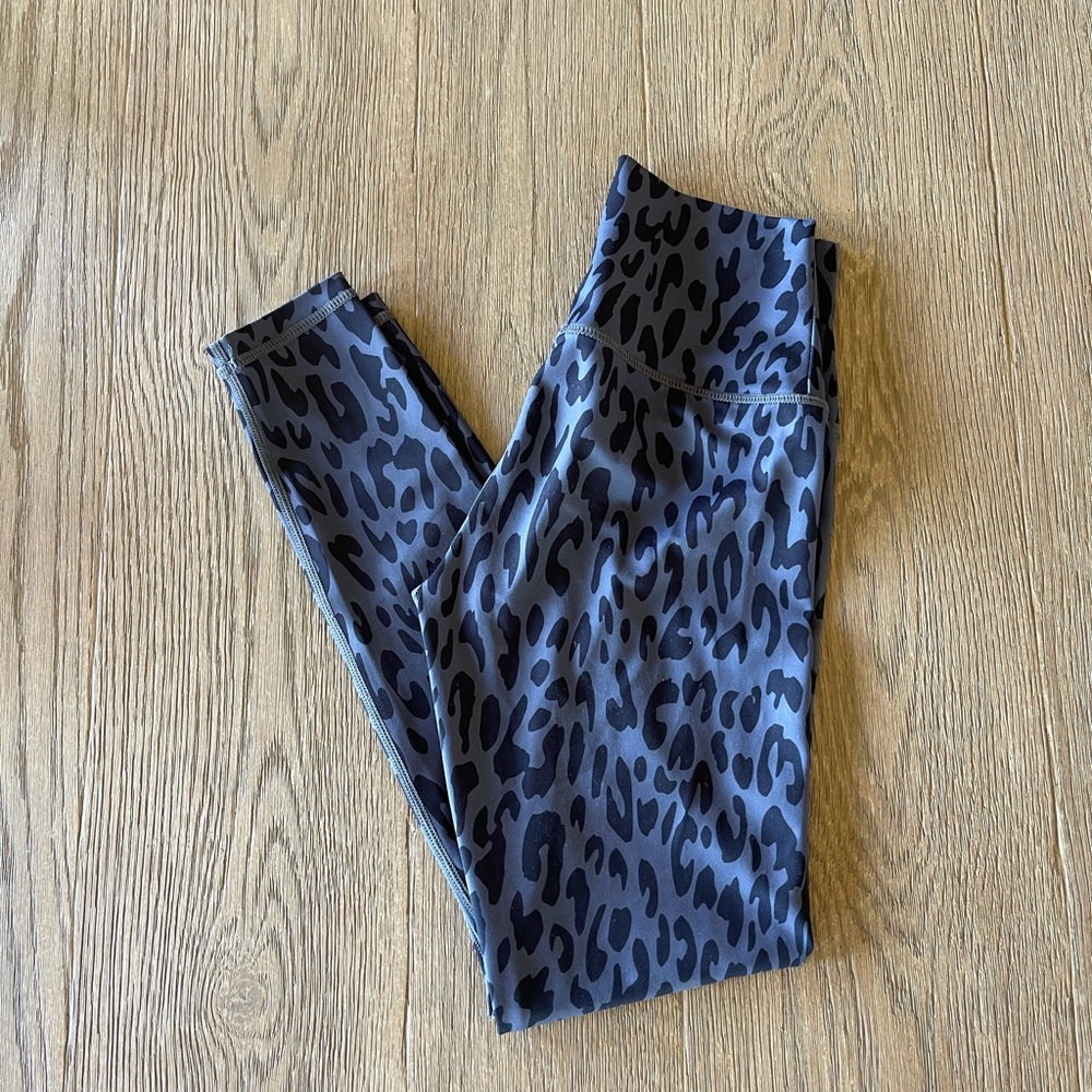 CARBON38
LEOPARD HIGH RISE FULL-LENGTH LEGGING - Picture 4 of 8